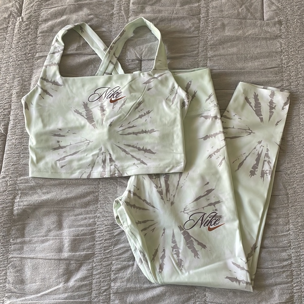 Nike One Luxe Resort 7/8 Leggings & matching training tank